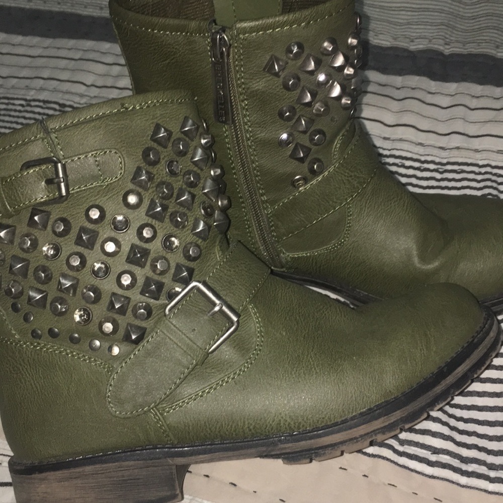 Breckelle’s olive green studded boots.